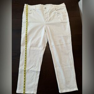 The So Slimming Girlfriend Crop